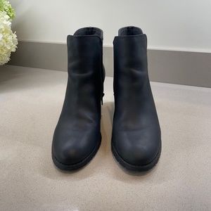 Clarks Verona Trish Zip up ankle boot with heel Size 9.5